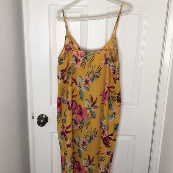 Missguided Yellow Floral Strappy Side Split Maxi - Picture 8 of 11
